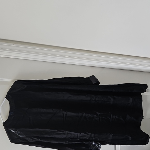 Black Long-Sleeve Pleated Dress - Picture 2 of 5